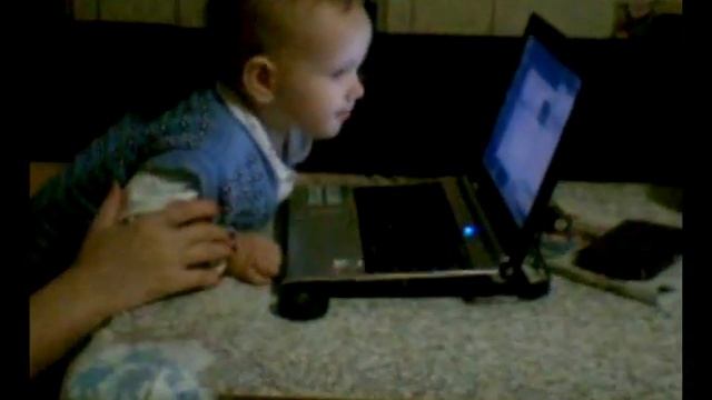 Папа в Курске, Лера налаживает связь по Skype )))) смотреть онлайн
