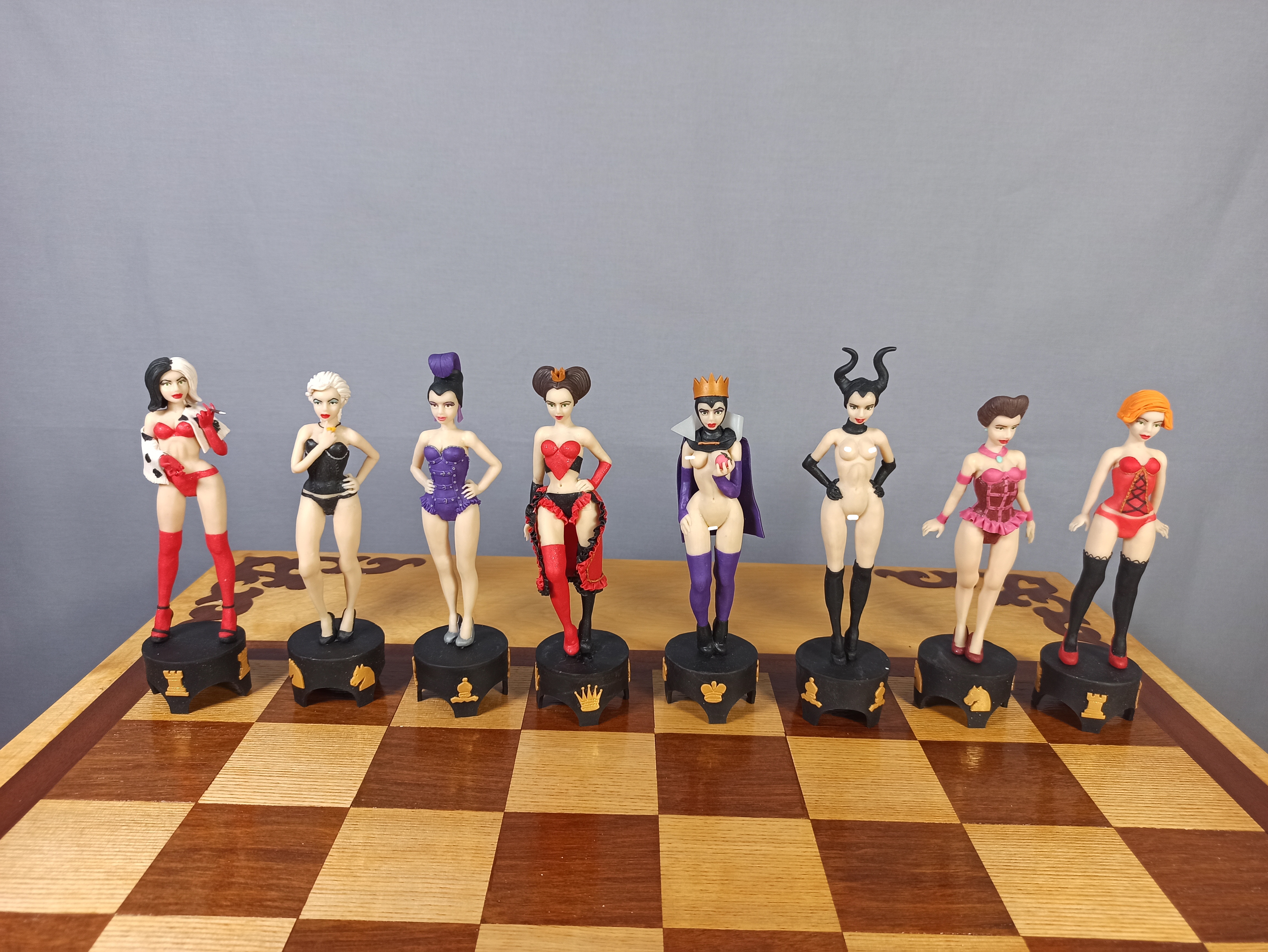Шахматная фигурка Злая Королева из мультфильма "Белоснежка и семь гномов" смотреть онлайн