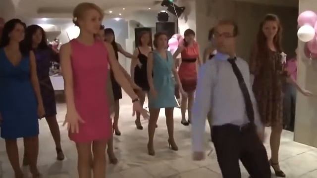 смешные видео Как надо зажигать на свадьбе!!! Света жжет!!!!!! смотреть онлайн