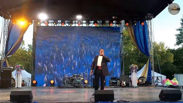 Торжественная песня / исполняет Николай Копылов / Кронштадт, День города 2018г. смотреть онлайн