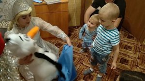 К НАМ ПРИШЛИ ДЕД МОРОЗ И СНЕГУРОЧКА