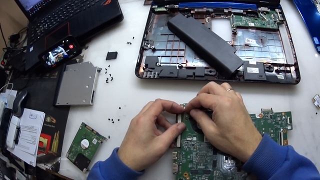 Dell Inspiron n5110 разборка и чистка / Замена жесткого диска смотреть онлайн