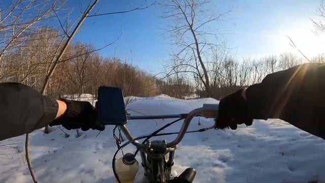 По мокрому снегу на внедорожном мопеде смотреть онлайн