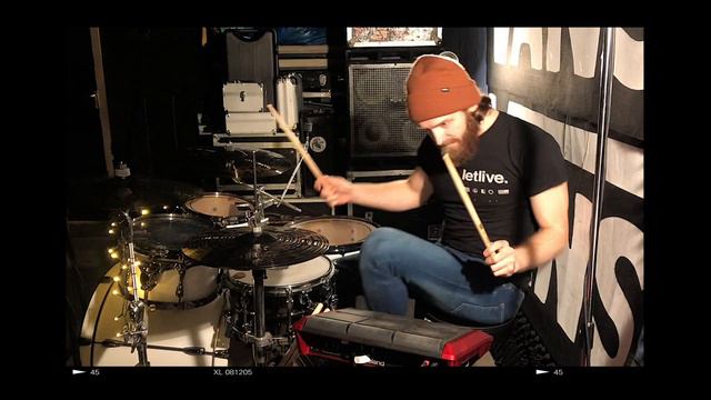 Jamming on WHILE SHE SLEEPS's greatest hits смотреть онлайн