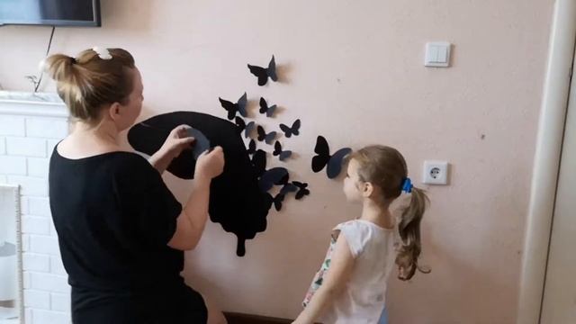 ДЕКОРИРУЕМ СТЕНЫ СВОИМИ РУКАМИ/МАСКИРУЕМ ДЕТСКИЕ РИСУНКИ НА ОБОЯХ/DIY смотреть онлайн