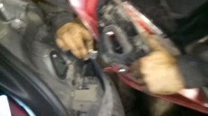 Небольшая видео-инструкция по замене ламп в фонарях Пежо 308.