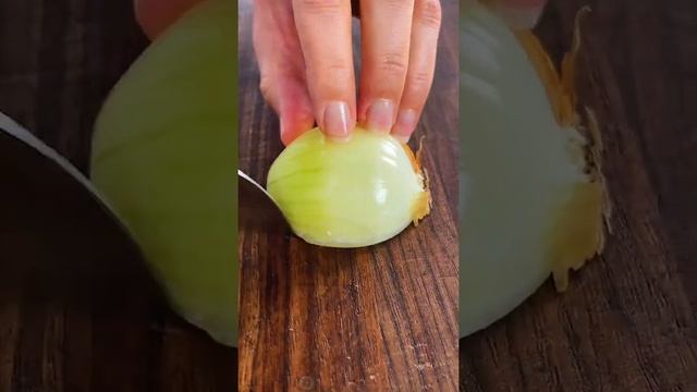 Genius Way to Cut an Onion #shorts смотреть онлайн