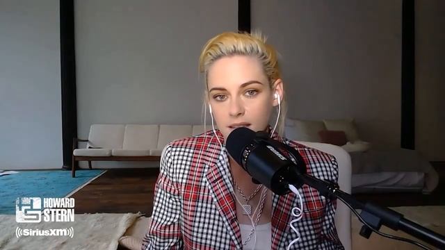How Kristen Stewart Learned Princess Diana’s Accent смотреть онлайн