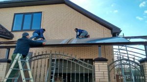 Красивый Арочный Навес покрытый Поликарбонатом