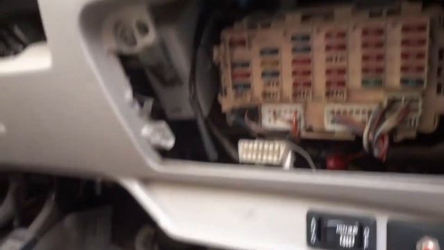 Сделать контрольку из автомобильной лампочки на коленке смотреть онлайн