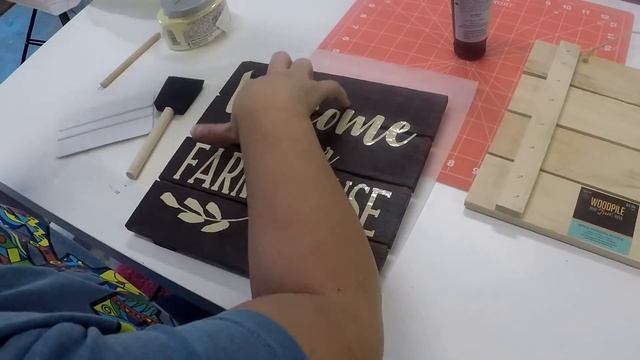 Craftmas Episode 17: Paint Vinyl Paint Method on a Wooden Sign смотреть онлайн