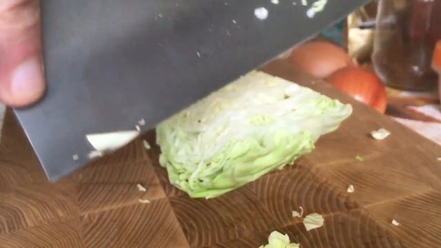 Режу капусту и лук тестовым ножом