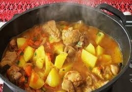 Картошка с мясом в казане.