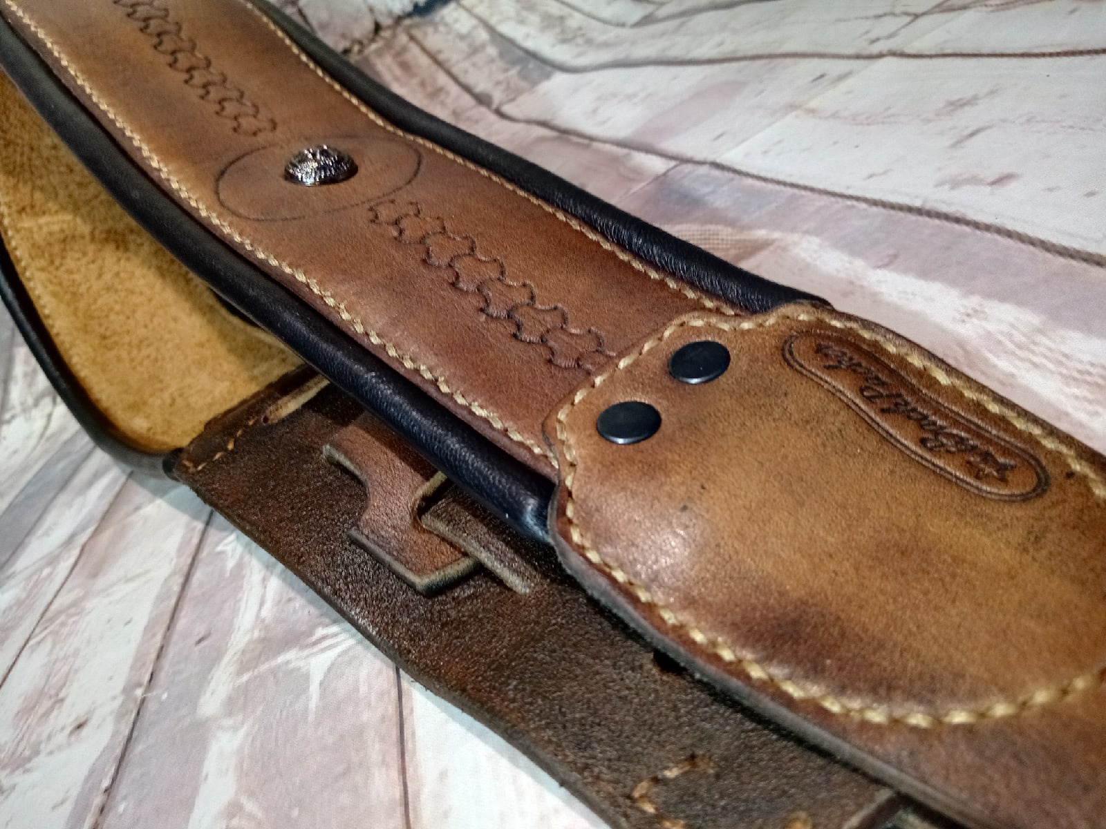 Гитарный ремень с подушками по краям. Занимательный техпроцесс смотреть онлайн