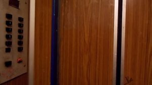 Старые лифты 80-х годов с залипающими кнопками в доме 19, ул. Донецкая. 2014 год