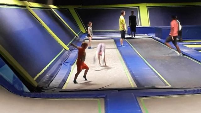 TYLER LEVINE FLIPPING TRIPLES!3 FANTASTIC BACK FLIPS!! смотреть онлайн