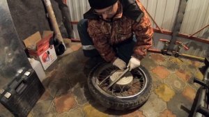 Как разбортировать колесо мотоцикла ИЖ.