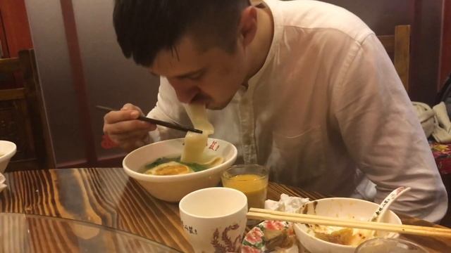 Пытка лапшой - Лапша долголетия для именинника в Китае. * Noodle Torture - Longevity Noodle * смотреть онлайн