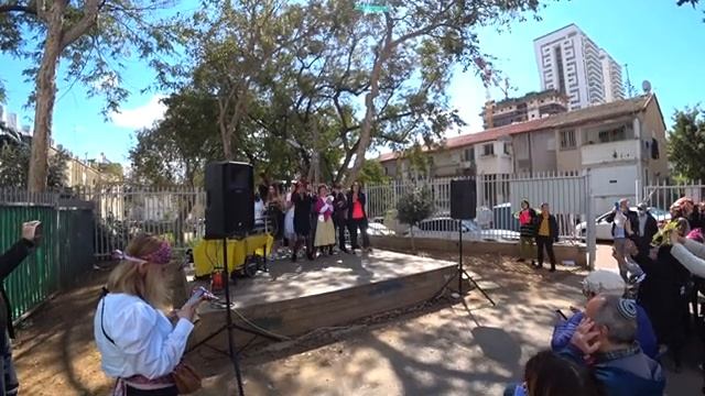 מסיבת פורים באולפן נתניה (Праздник Пурим в ульпане Нетания) смотреть онлайн