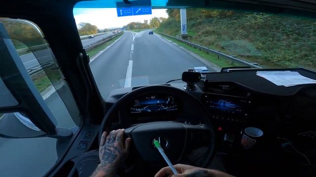 POV Truck Driving Mercedes Actros L They said my Truck dont fit into this streets! смотреть онлайн