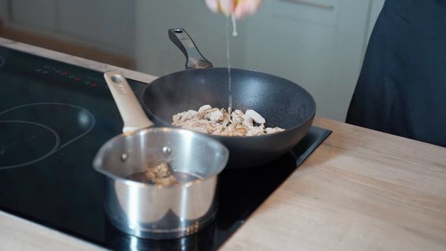 Азиатский салат со сладкой папайей, куриным филе и свежим салатом в острой заправке смотреть онлайн