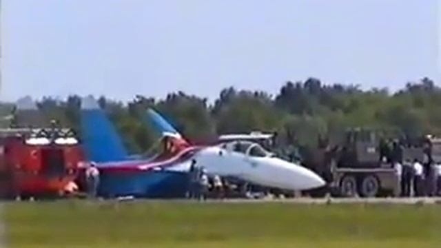 Su-27 приземляющийся без шасси  1997.flv
