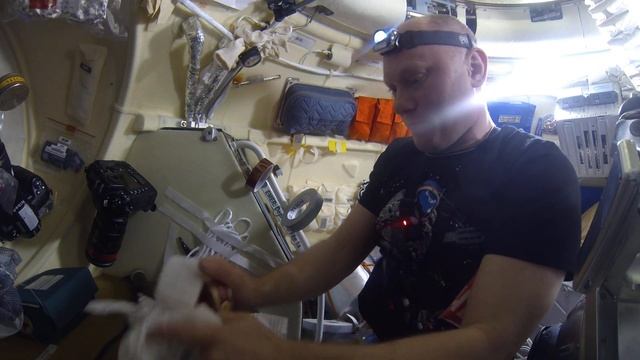 Паёк на время полёта к МКС - как питаются космонавты смотреть онлайн