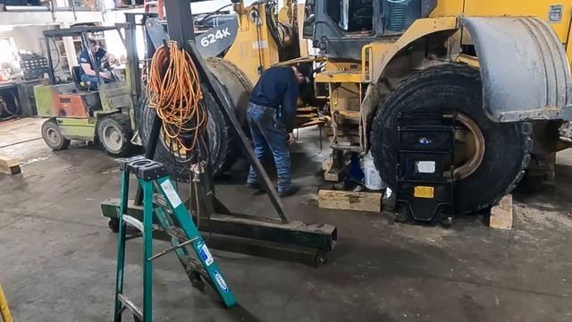 Reassembly: Part 2 center Pins and bearing replacement on a John Deere 624k payloader смотреть онлайн