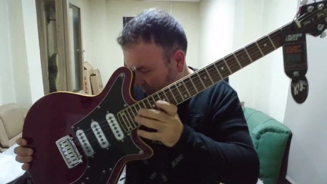 HARLEY BENTON BM-75 Trans Red Deluxe Series (Brian May Red Special) UNBOXING смотреть онлайн