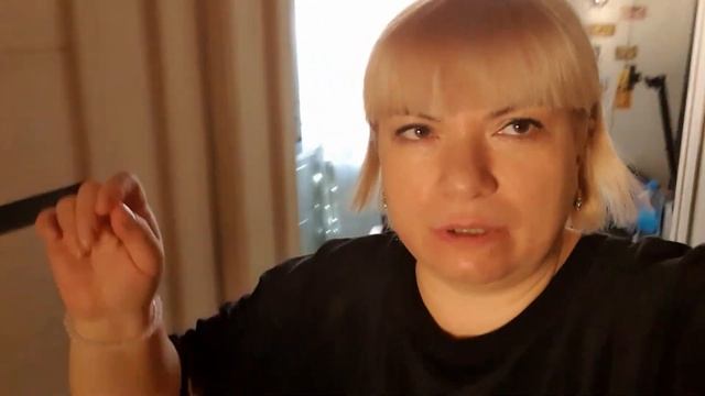 Думала останусь без лица. Померила платья. Бомж в подъезде. Распаковка Пятёрочка смотреть онлайн