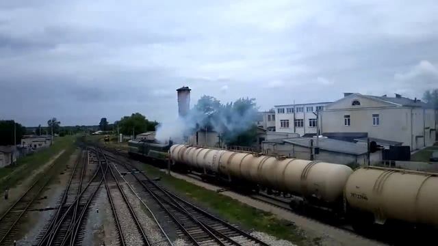 Экологичный белорусский поезд в центре Даугавпилса смотреть онлайн