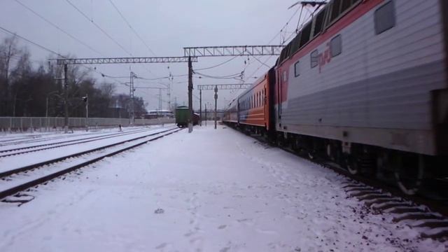 Фирменный поезд "Латвия" в Нахабино смотреть онлайн