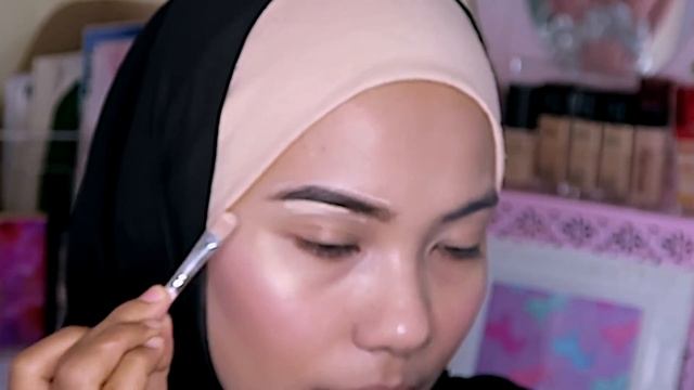 ONE BRAND MAKEUP TUTORIAL !?! malaysia смотреть онлайн