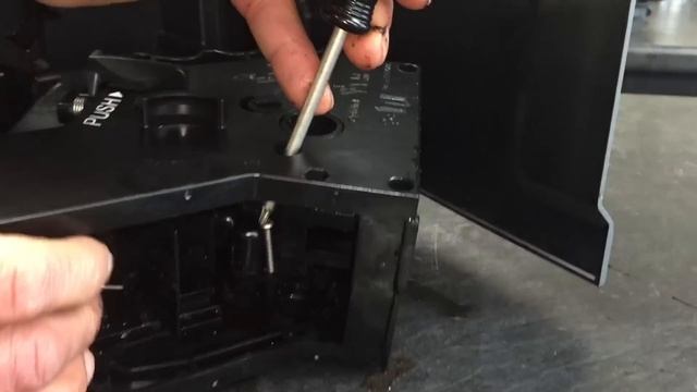 How To Remove a Stuck Brew Group on a Gaggia Brera смотреть онлайн