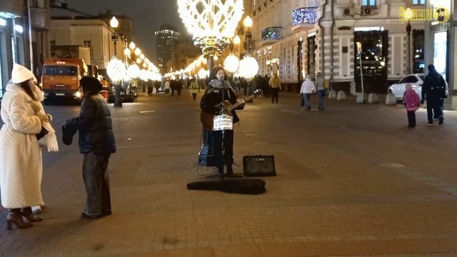«Хлопай ресницами и взлетай!» | Хит 2005 года на зимнем Арбате смотреть онлайн