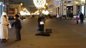 «Хлопай ресницами и взлетай!» | Хит 2005 года на зимнем Арбате