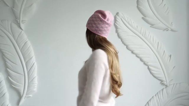 Женская шапка Mira Adriana . Артикул: 7.560-04 МА.Y.