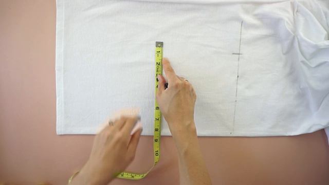 T Shirt To Mini Skirt (5 DIY Mini Skirt Upcycle Projects!) смотреть онлайн