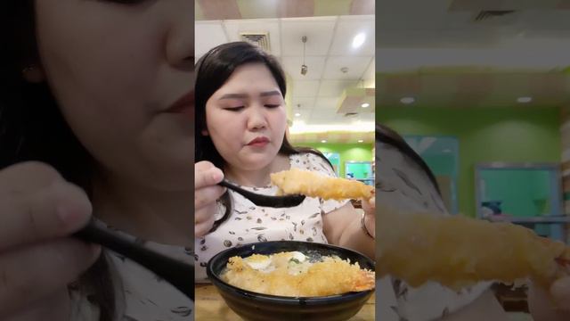 Cravings Satisfied ft. Raku Hokkaido Ramen House смотреть онлайн