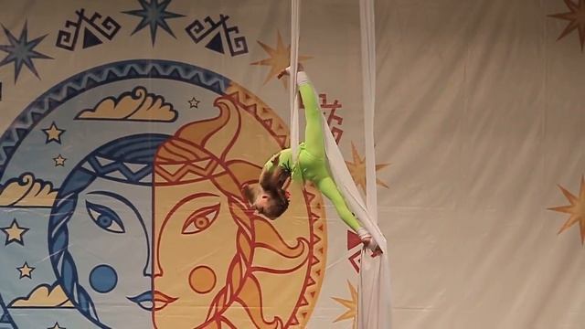 Сибирь зажигает звёзды - Макарена смотреть онлайн