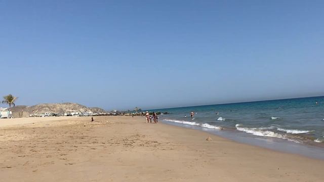 A stroll on the Beach l Al Aqah Beach Fujairah смотреть онлайн