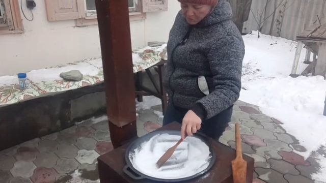 Подготовка садж. Володя жарит мясо. смотреть онлайн