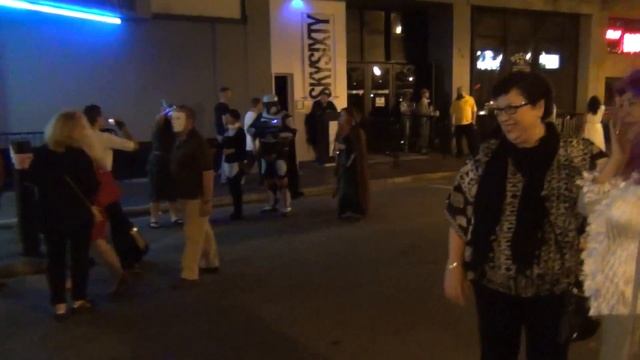 АМЕРИКА Хеллуин ШАМАН ТОЛСТУШКИ и ВАСЯ - ПЬЯНИЦА Halloween Orlando 31.10.2013 смотреть онлайн