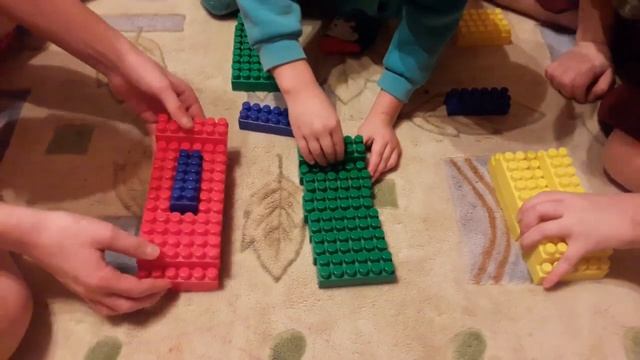 Маленькие гоночные машинки из 13 деталей конструктора смотреть онлайн