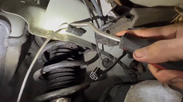 How To Replace Toyota Corolla Wheel Speed Sensor - ABS Code C1406 (Easy 15 Minutes Job) смотреть онлайн