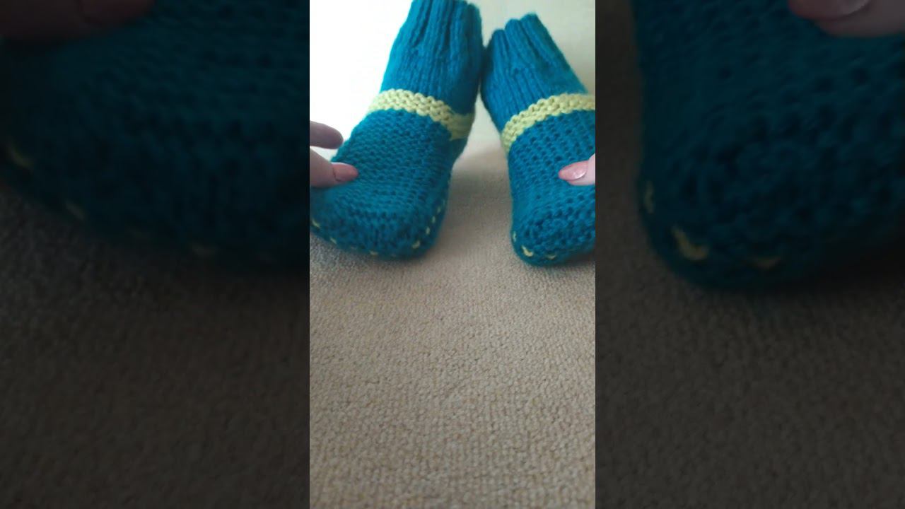 Тапочки связаны в две нити #тапочкиспицами #schorts смотреть онлайн