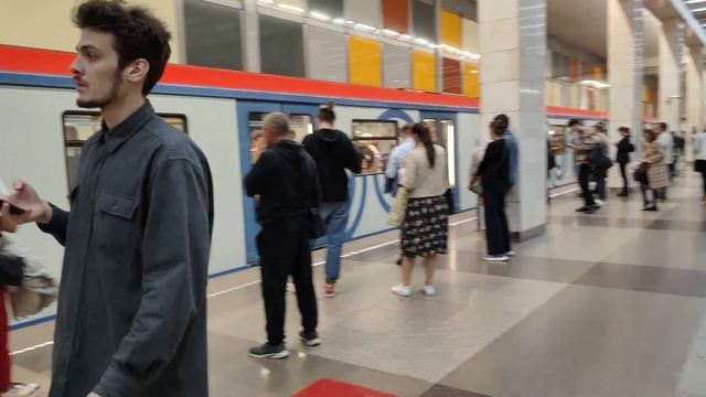 Станция #metro Саларьево интегрирована с ТПУ и международным автовокзалом и торговым центром Салари смотреть онлайн