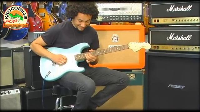 Fender Stratocaster Yngwie Malmsteen Signature Sonic Blue смотреть онлайн