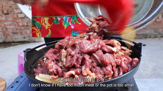 苗大姐极品雪花牛，焖烧一锅，怎么吃都不塞牙缝 Sister Miao Bought the Intramuscular Fat of Cattle at a Low Price, смотреть онлайн