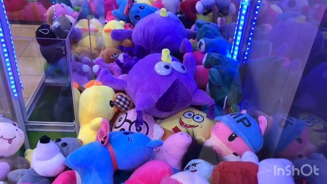 игра в автомат с игрушками хватайка просадил много денег на большую игрушку смотреть онлайн